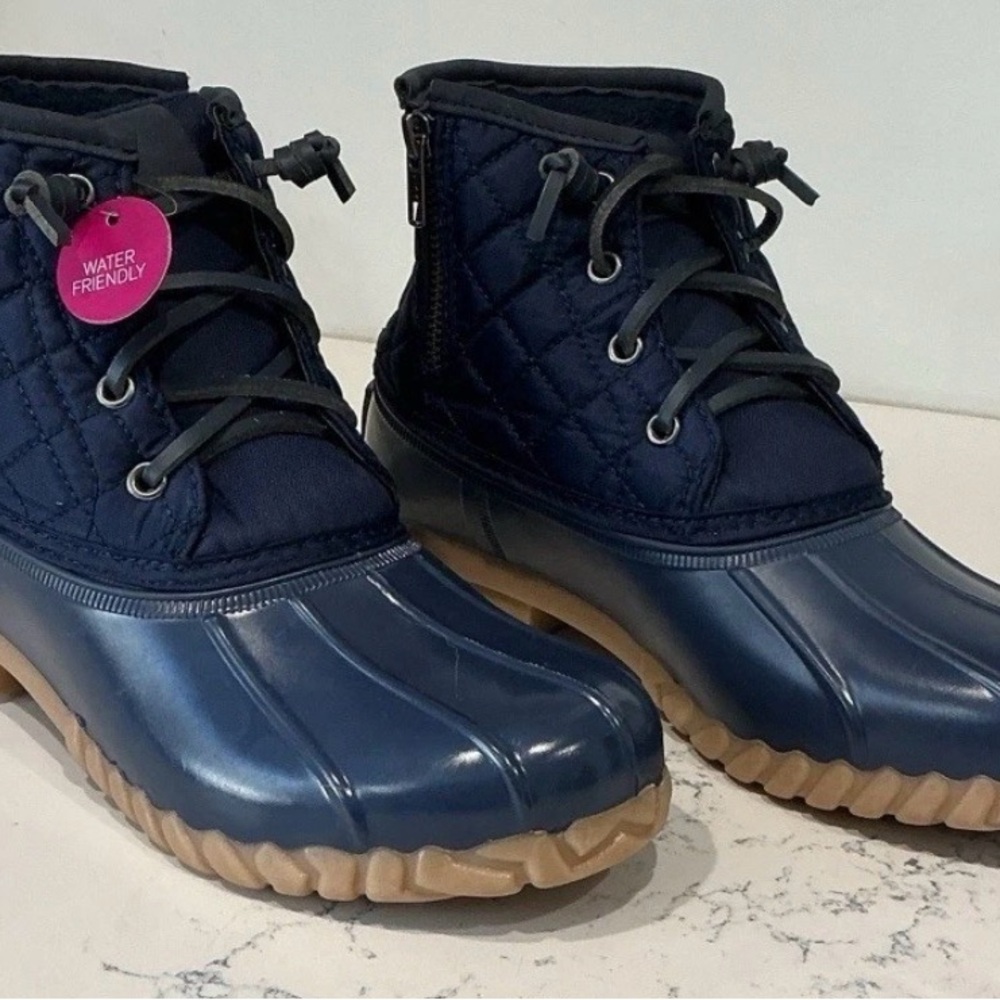NWOT SO Wombat 6.5 Navy Quilted Cozy-Lined Zip Up Shoe Duck Boot Rain Garden